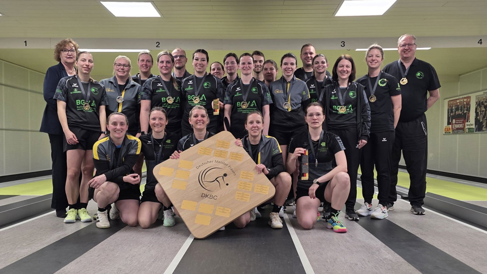 Die deutschen Meister:innen von Liedolsheim und Vizemeister:innen aus Pöllwitz nach dem Titel-Showdown.@kvl