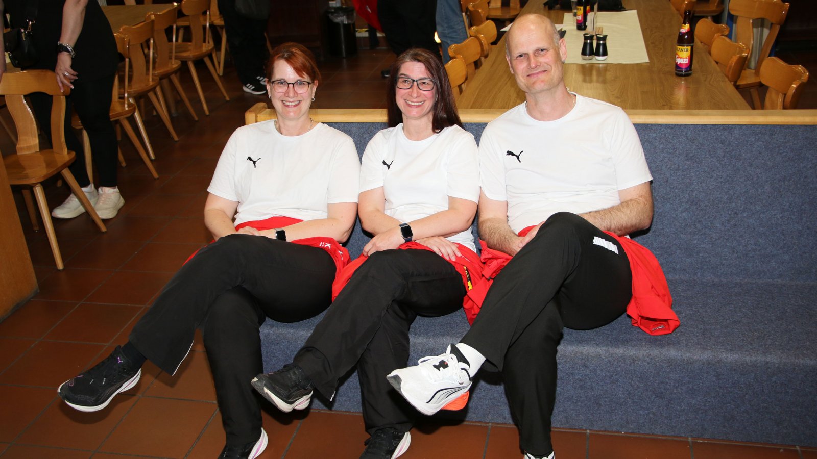 Auswahltrainer:innen im Trio: Susanne Straub (links, Co-Nationaltrainerin U19 weiblich) sowie die U19-Nationaltrainerinnen Anke Ruhl und Heiko Funk. DJM 2026 München