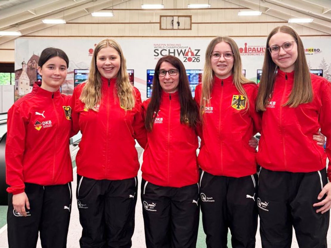U15 /U19 weiblich, von links: Nancy Oswald, Melina Wolf, Anke Ruhl (Trainerin), Magdalena Siegert und Mary-Ann Krauße.
