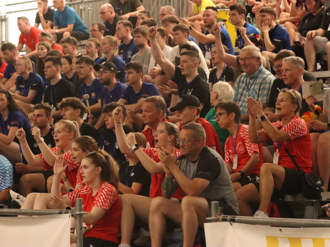 Die deutsche U23 fiebert mit.