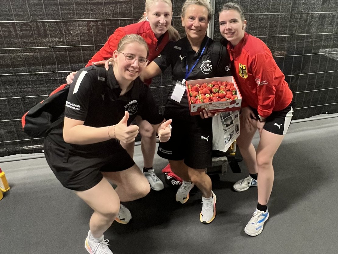 Vitaminreiche Köstlichkeiten für (von links) Vanessa Geithel, Saskia Gubitz, Birgit Islinger und Selina Thiem