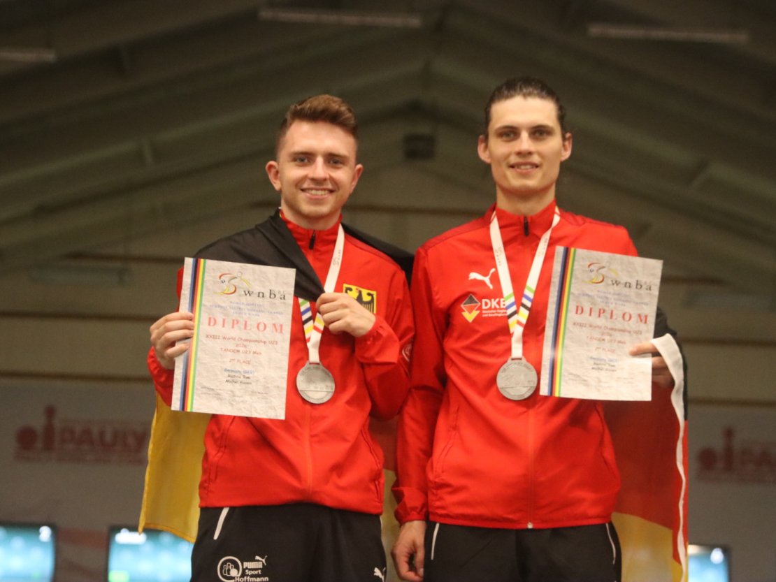 Tim Radina und Raven Michel gewinnen Silber im Tandem U23 männlich.