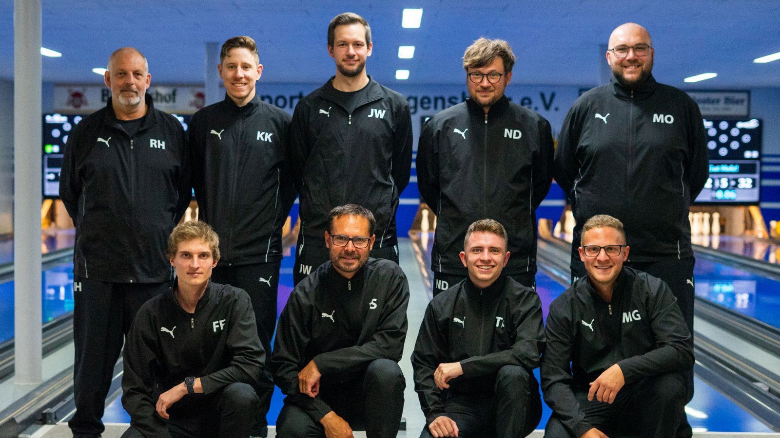 SC Regensburg, hinten von links: Trainer Ralph Hueber, Kevin Köcher, Julian Weiß, Nils Deichner, Michael Oettl; vorne von links: Fabian Funkenhauser, Kristijan Stojanovic, Tim Radina und Michael Gesierich. @scr