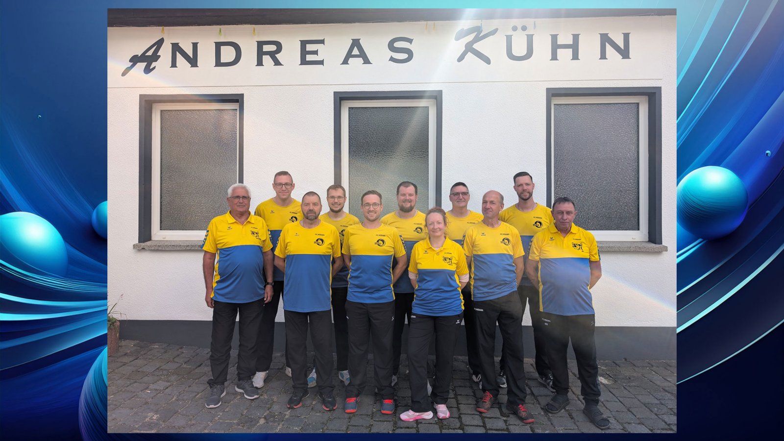 SV Geiseltal Mücheln, von links: Teambetreuer Volkmar Haft, Hannes Meske, Udo Volkland, Tim Saalbach, Benjamin Leese, Max Mittag, Trainerin Manja Baudis, Wolfgang Roick, Reinhard Hey, Teamkapitän Robert Heydrich, Teambetreuer Andreas Fritsche. @svg