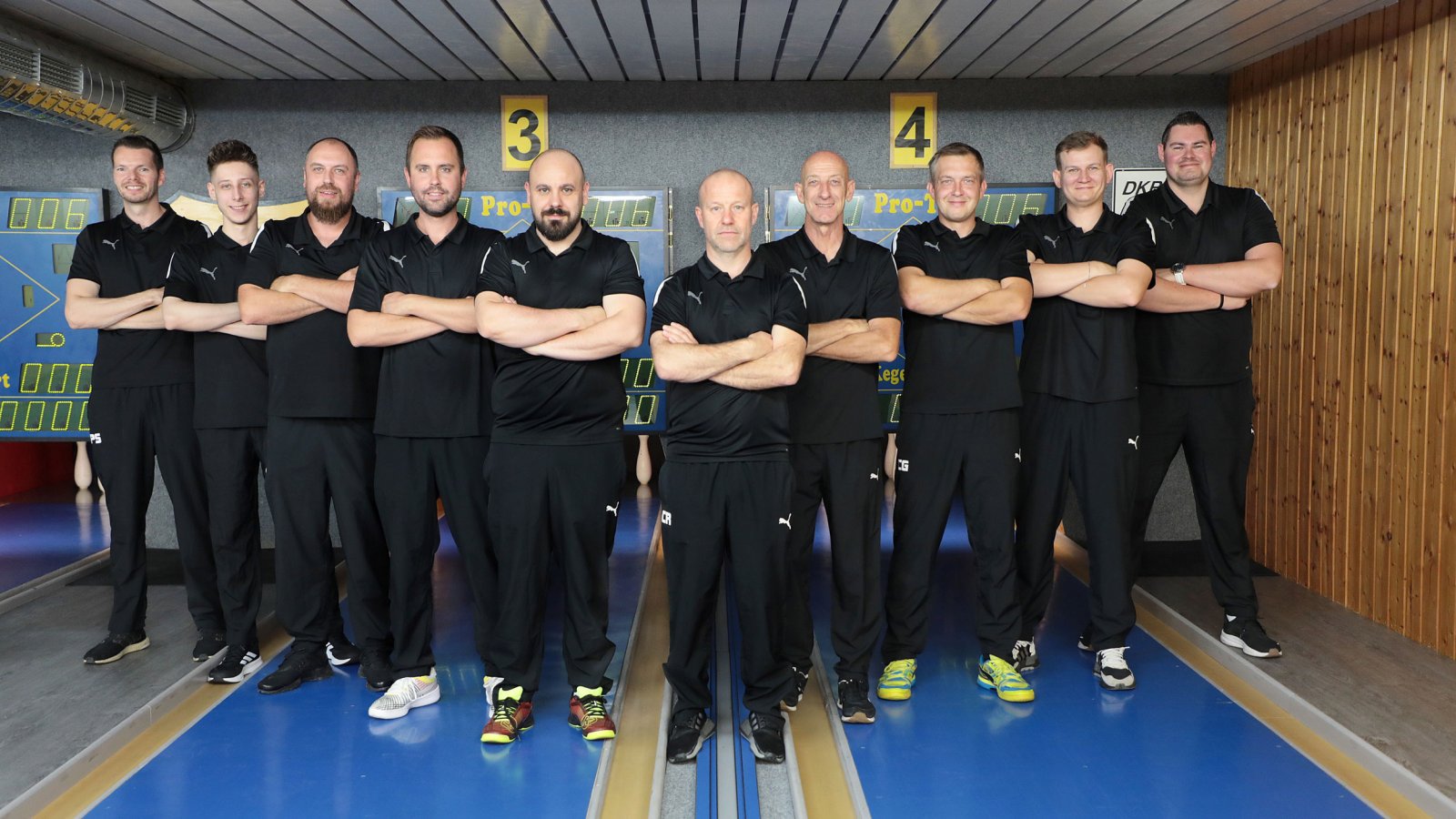 TSV Breitengüßbach, von links: Pascal Schneider, Justin Moshacke, Christian Jelitte, Julian Hess, Dominik Geis (Trainer),  Christian Rennert, Michael Paulus (Teammanager), Chris Georgi, Christopher Wittke, Tobias Stark (Kapitän). @tsv